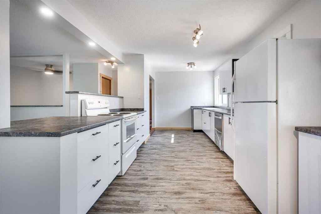 MLS® A2258318 - 5607 48 Avenue  in Downtown Lacombe Lacombe, Residential