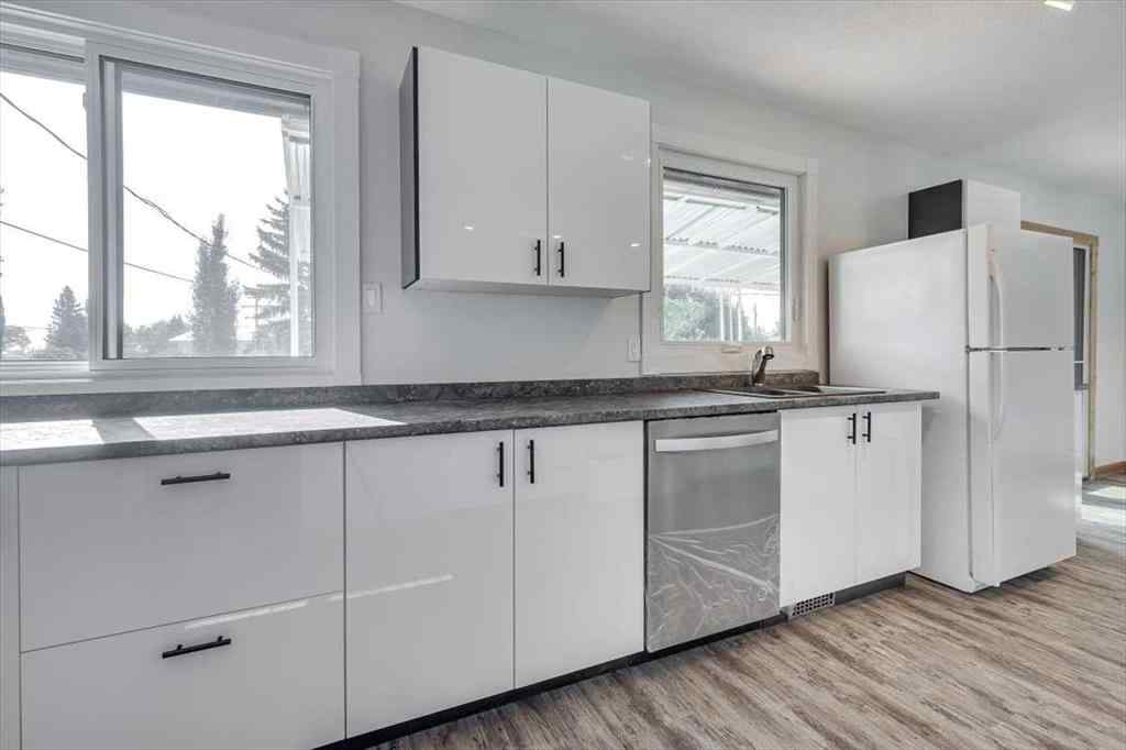 MLS® A2258318 - 5607 48 Avenue  in Downtown Lacombe Lacombe, Residential