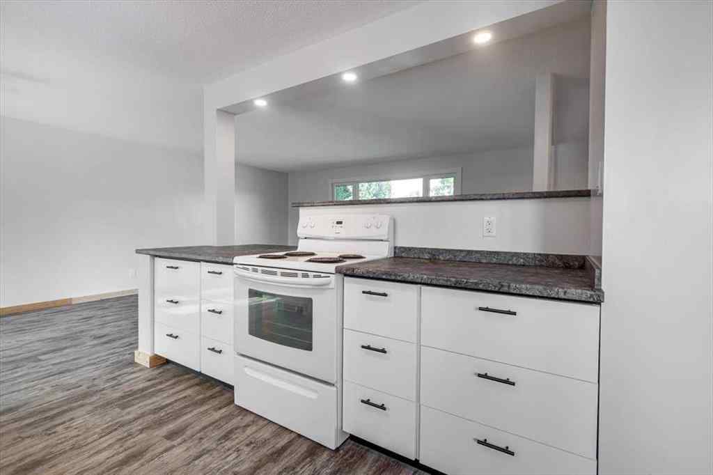 MLS® A2258318 - 5607 48 Avenue  in Downtown Lacombe Lacombe, Residential