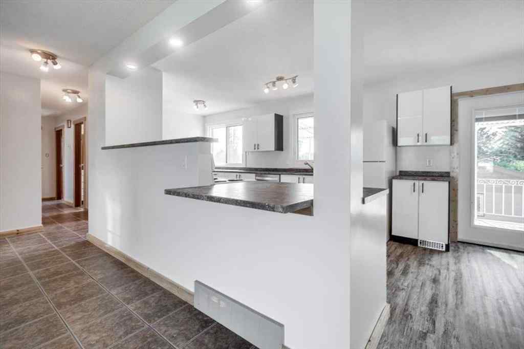 MLS® A2258318 - 5607 48 Avenue  in Downtown Lacombe Lacombe, Residential