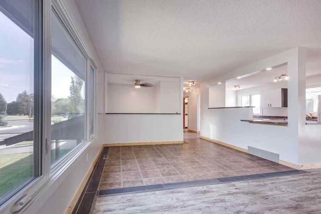 MLS® A2258318 - 5607 48 Avenue  in Downtown Lacombe Lacombe, Residential