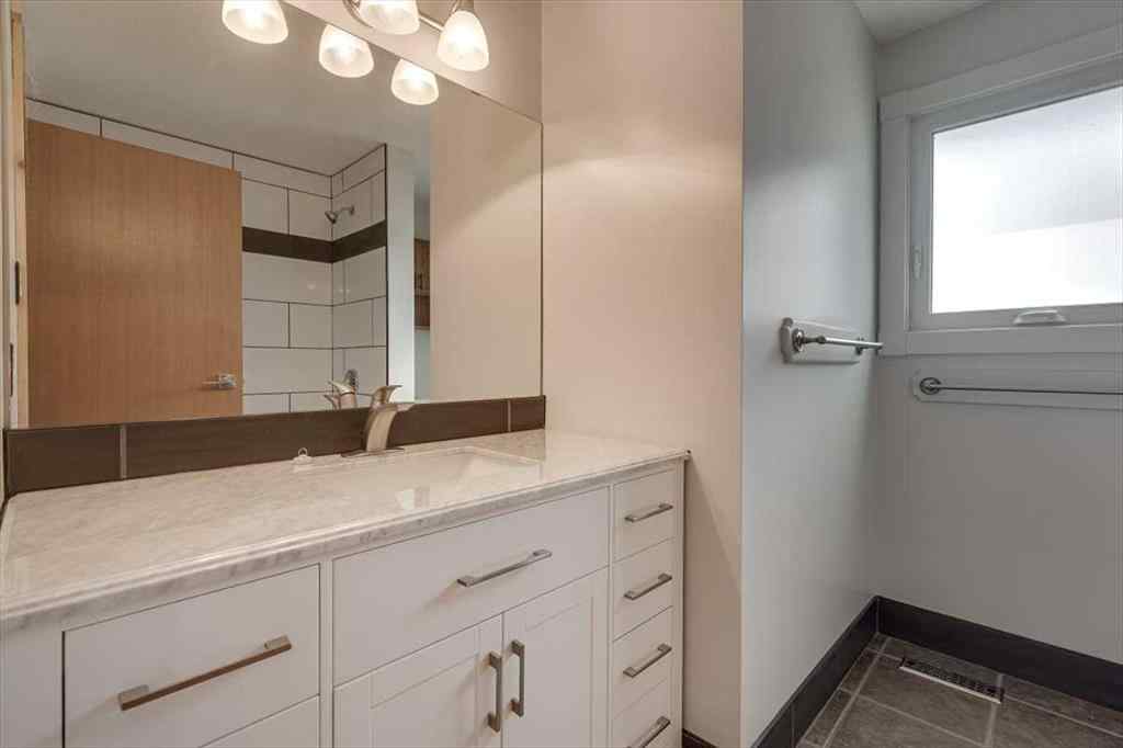 MLS® A2258318 - 5607 48 Avenue  in Downtown Lacombe Lacombe, Residential