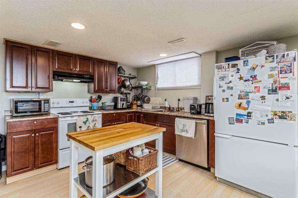 MLS® A2258331 - 5607 4 Street SW in Windsor Park Calgary, Residential