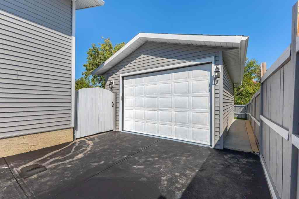 MLS® A2258338 - 268 Deersaxon Circle SE in Deer Run Calgary, Residential