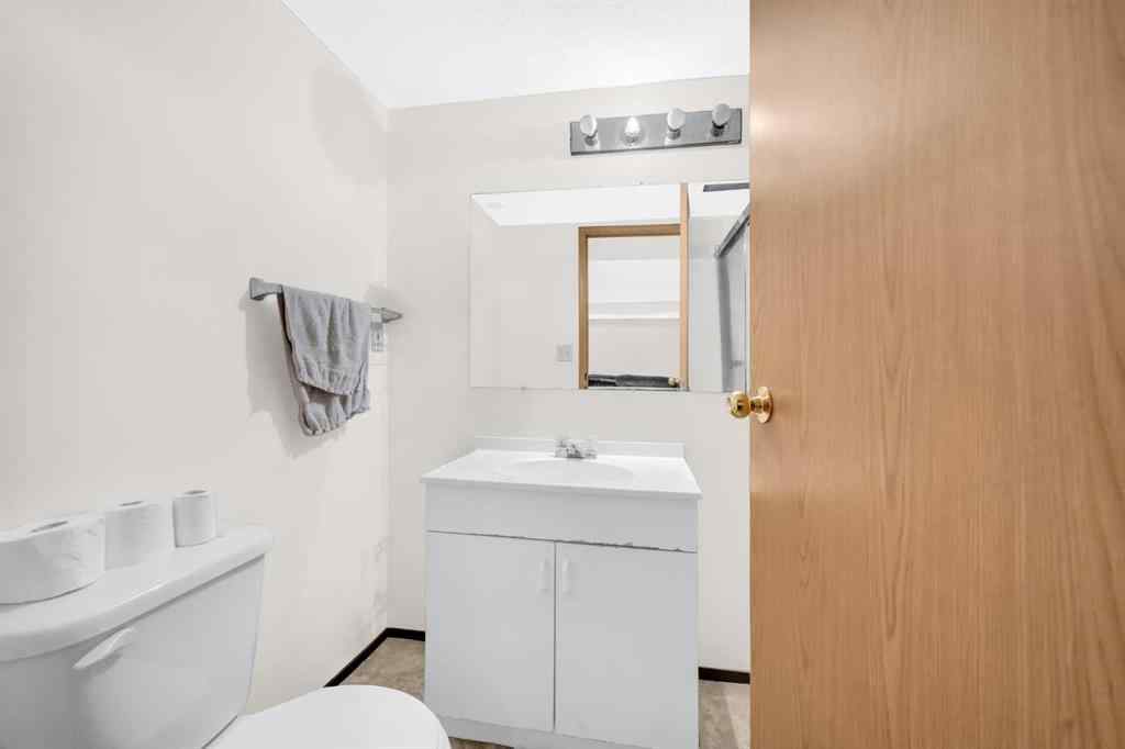 MLS® A2258343 - 4 Fallingworth Bay NE in Falconridge Calgary, Residential