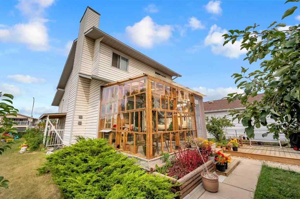 MLS® A2258343 - 4 Fallingworth Bay NE in Falconridge Calgary, Residential