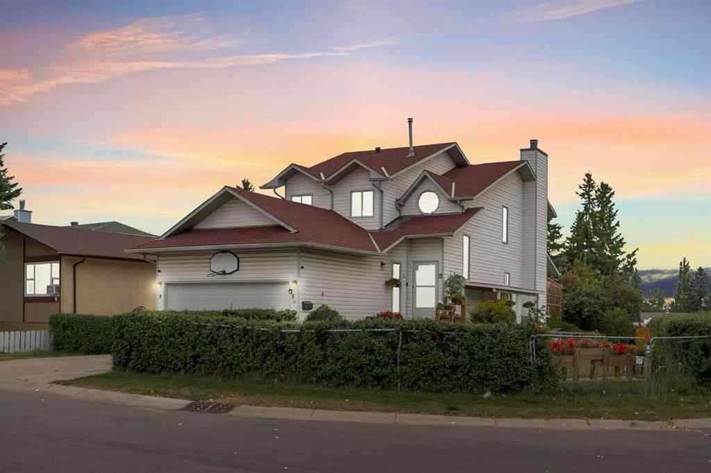 MLS® A2258343 - 4 Fallingworth Bay NE in Falconridge Calgary, Residential