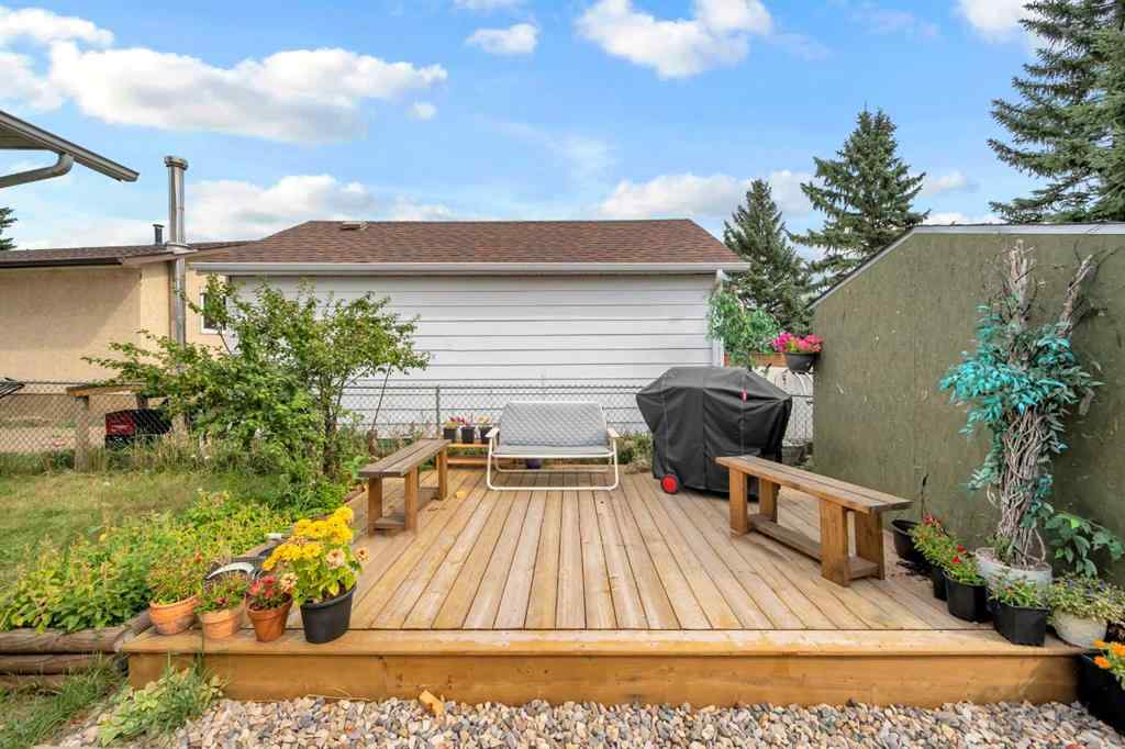 MLS® A2258343 - 4 Fallingworth Bay NE in Falconridge Calgary, Residential