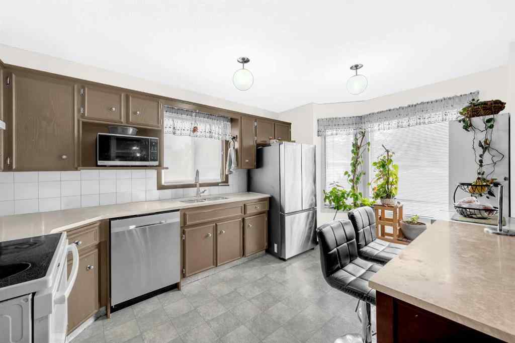 MLS® A2258343 - 4 Fallingworth Bay NE in Falconridge Calgary, Residential