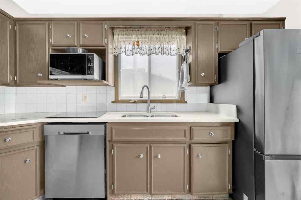 MLS® A2258343 - 4 Fallingworth Bay NE in Falconridge Calgary, Residential