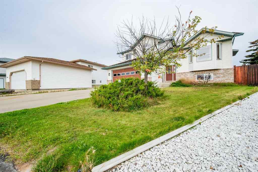 MLS® A2258373 - 10606 119A Avenue  in Royal Oaks Grande Prairie, Residential