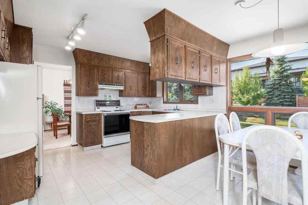 MLS® A2258374 - 4111 Varsity Road NW in Varsity Calgary, Residential
