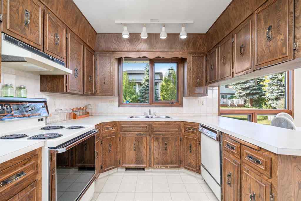 MLS® A2258374 - 4111 Varsity Road NW in Varsity Calgary, Residential