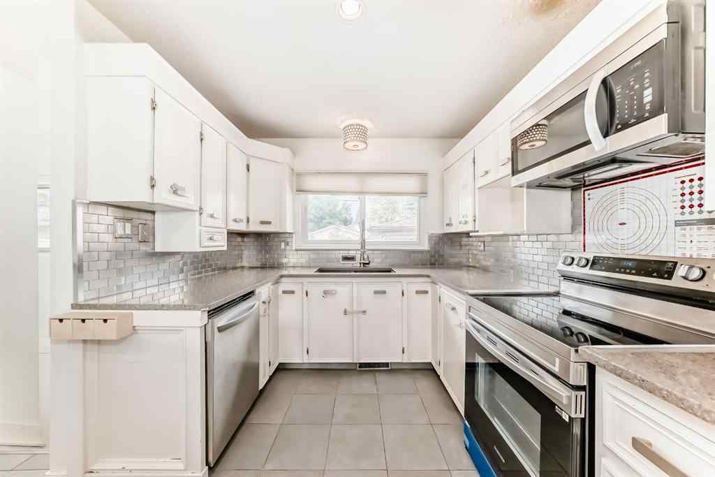 MLS® A2258402 - 4139 Bowlen Street NW in Brentwood Calgary, Residential
