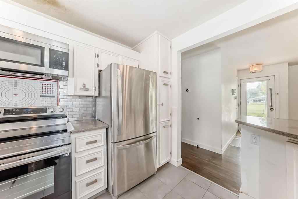 MLS® A2258402 - 4139 Bowlen Street NW in Brentwood Calgary, Residential