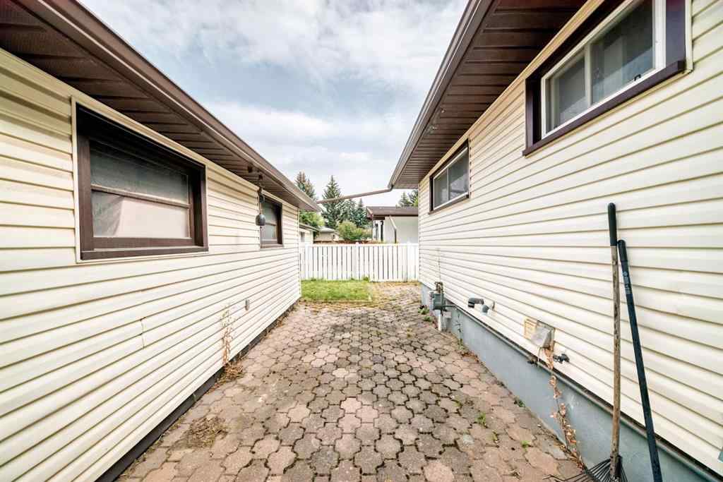 MLS® A2258402 - 4139 Bowlen Street NW in Brentwood Calgary, Residential