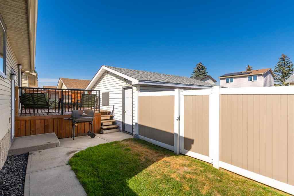 MLS® A2258411 - 7 Erin Park Bay SE in Erin Woods Calgary, Residential