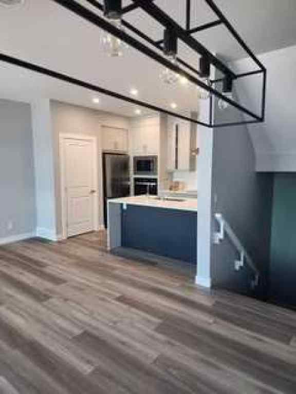 MLS® A2258441 - 142 SOVEREIGN Common SW in Shaganappi Calgary, Rental