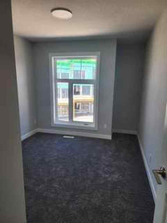 MLS® A2258441 - 142 SOVEREIGN Common SW in Shaganappi Calgary, Rental