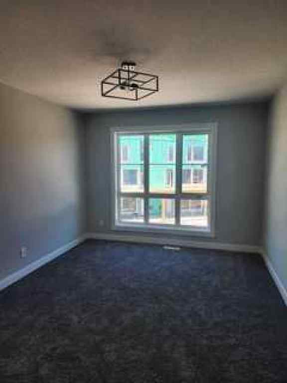 MLS® A2258441 - 142 SOVEREIGN Common SW in Shaganappi Calgary, Rental