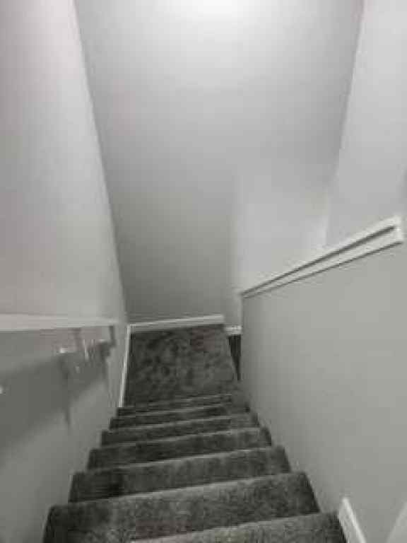MLS® A2258441 - 142 SOVEREIGN Common SW in Shaganappi Calgary, Rental