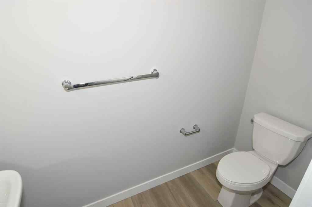 MLS® A2258441 - 142 SOVEREIGN Common SW in Shaganappi Calgary, Rental