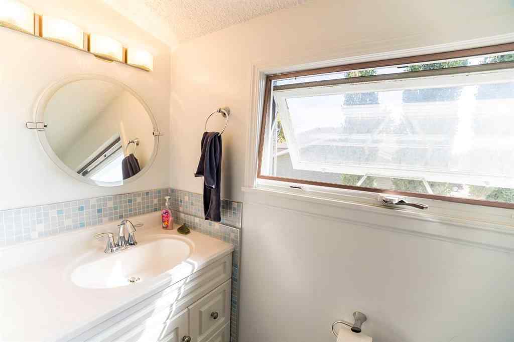 MLS® A2258446 - 4742 48 Avenue  in Downtown Lacombe Lacombe, Residential