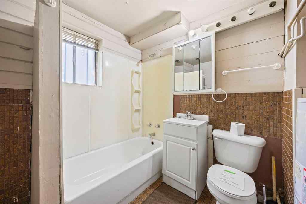 MLS® A2258465 - 8039 36 Avenue NW in Bowness Calgary, Residential