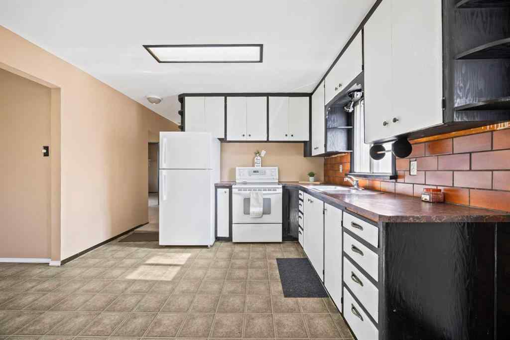 MLS® A2258465 - 8039 36 Avenue NW in Bowness Calgary, Residential