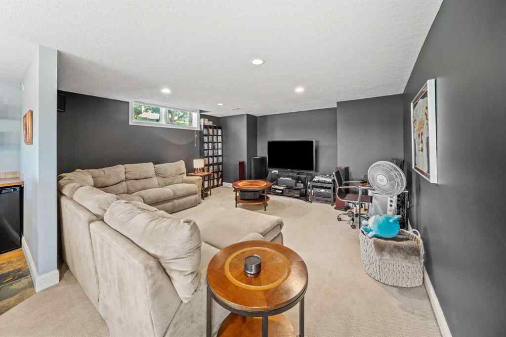 MLS® A2258471 - 171 Slopeview Drive SW in Springbank Hill Calgary, Residential