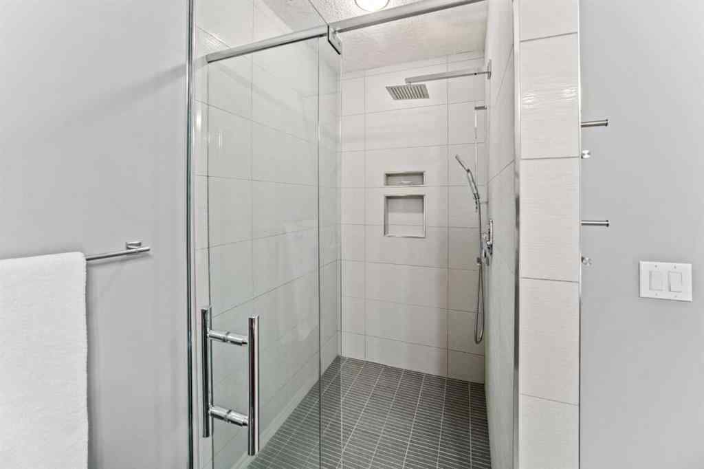 MLS® A2258471 - 171 Slopeview Drive SW in Springbank Hill Calgary, Residential