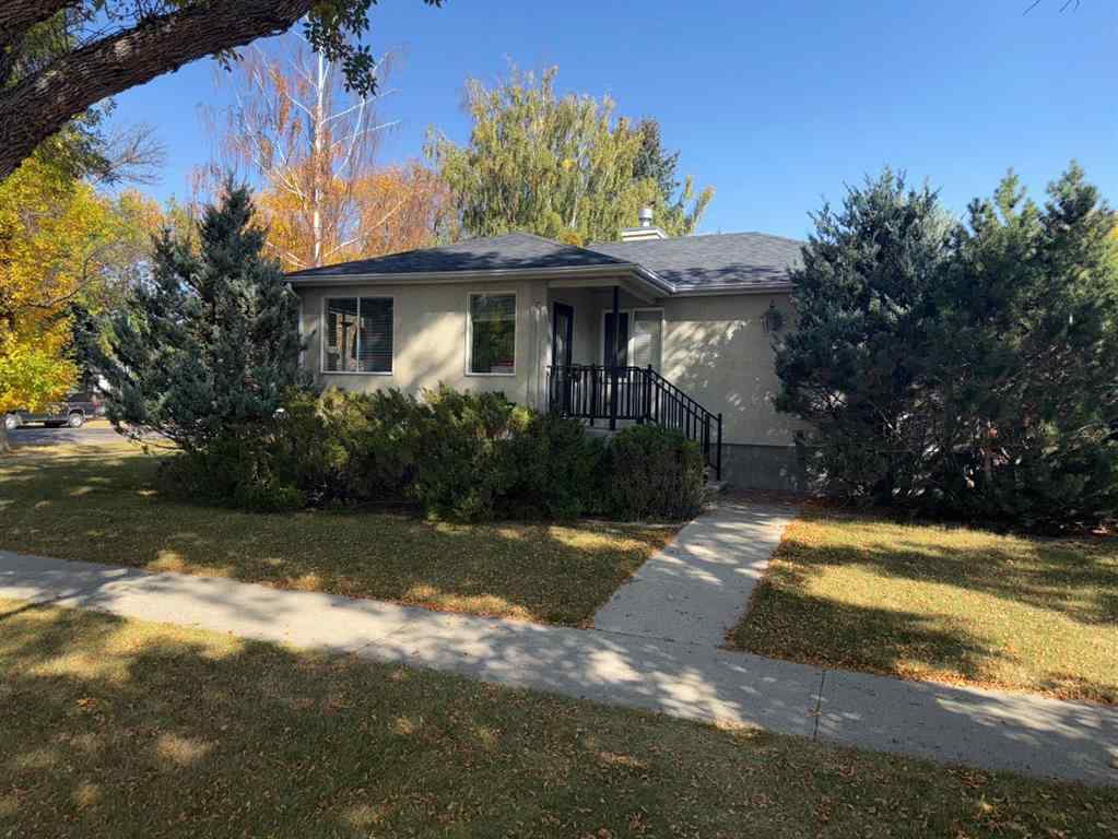 MLS® A2258483 - 1902 9 Avenue S in Henderson Lake Lethbridge, Residential