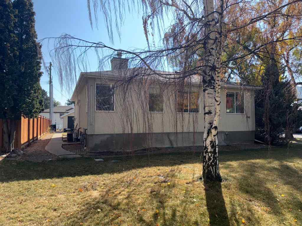 MLS® A2258483 - 1902 9 Avenue S in Henderson Lake Lethbridge, Residential
