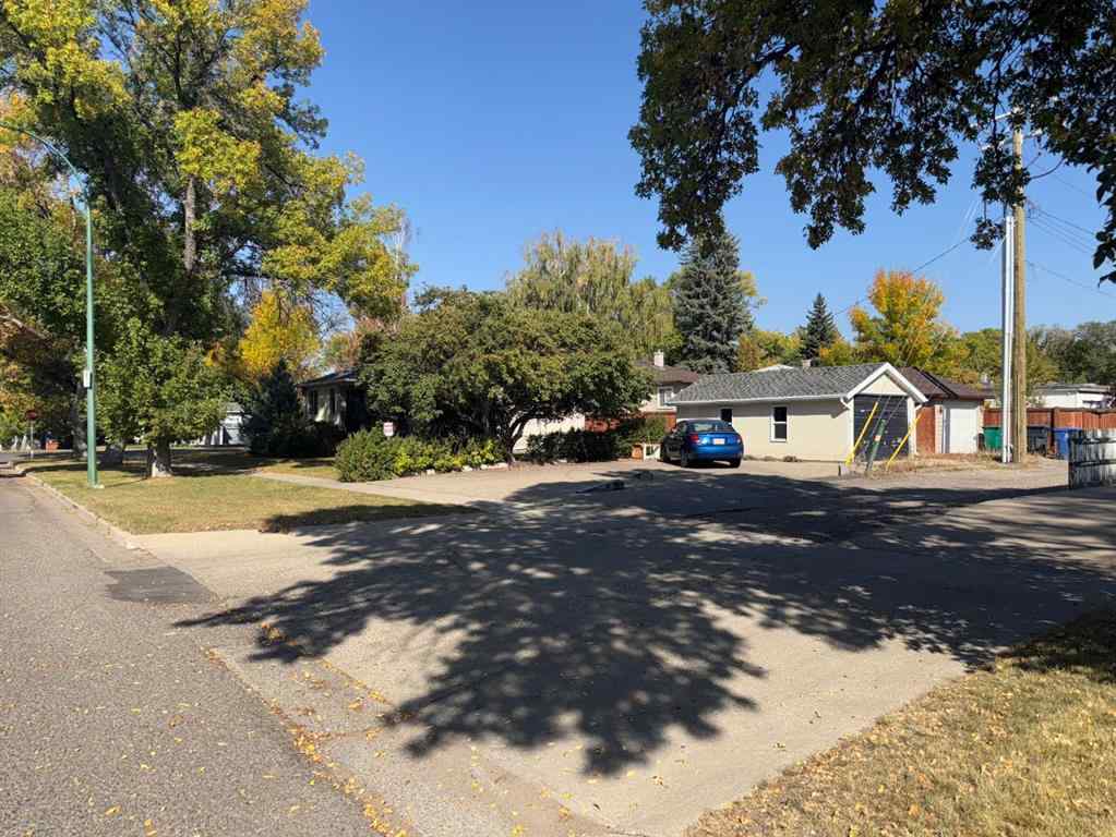 MLS® A2258483 - 1902 9 Avenue S in Henderson Lake Lethbridge, Residential