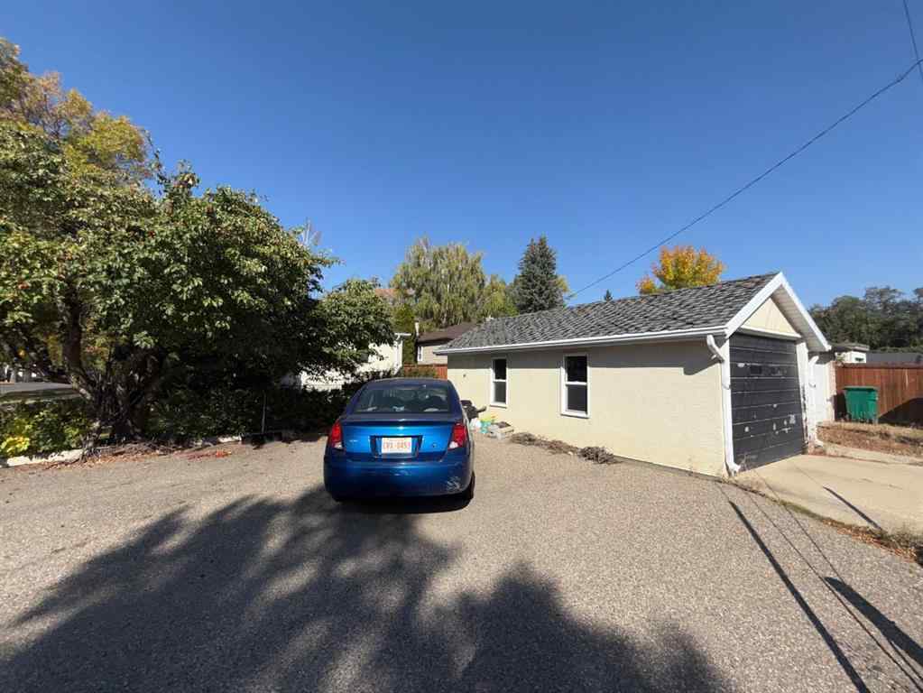 MLS® A2258483 - 1902 9 Avenue S in Henderson Lake Lethbridge, Residential