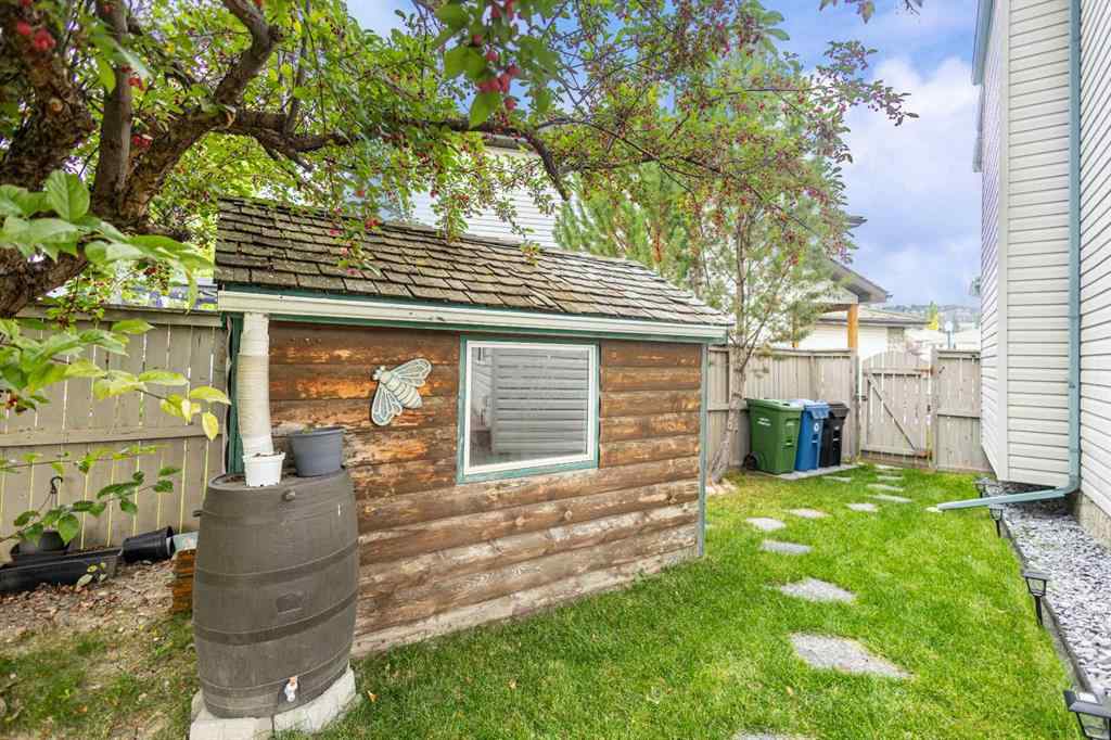 MLS® A2258488 - 331 Springbank Place SW in Springbank Hill Calgary, Residential