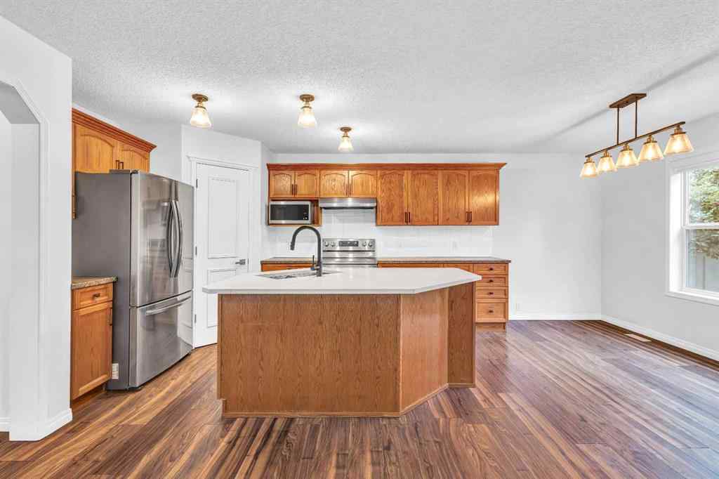 MLS® A2258488 - 331 Springbank Place SW in Springbank Hill Calgary, Residential
