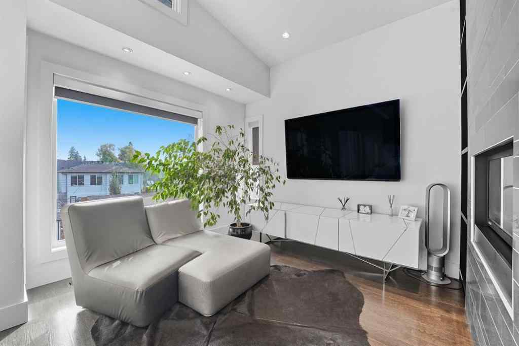 MLS® A2258491 - 1811 30 Avenue SW in South Calgary Calgary, Residential