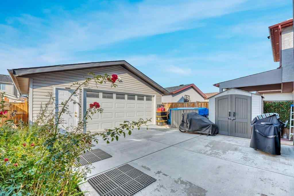 MLS® A2258515 - 319 SADDLEBROOK Circle E in Saddle Ridge Calgary, Residential