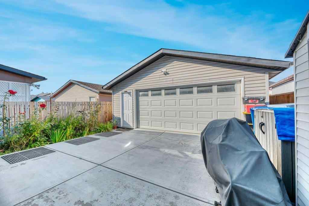 MLS® A2258515 - 319 SADDLEBROOK Circle E in Saddle Ridge Calgary, Residential