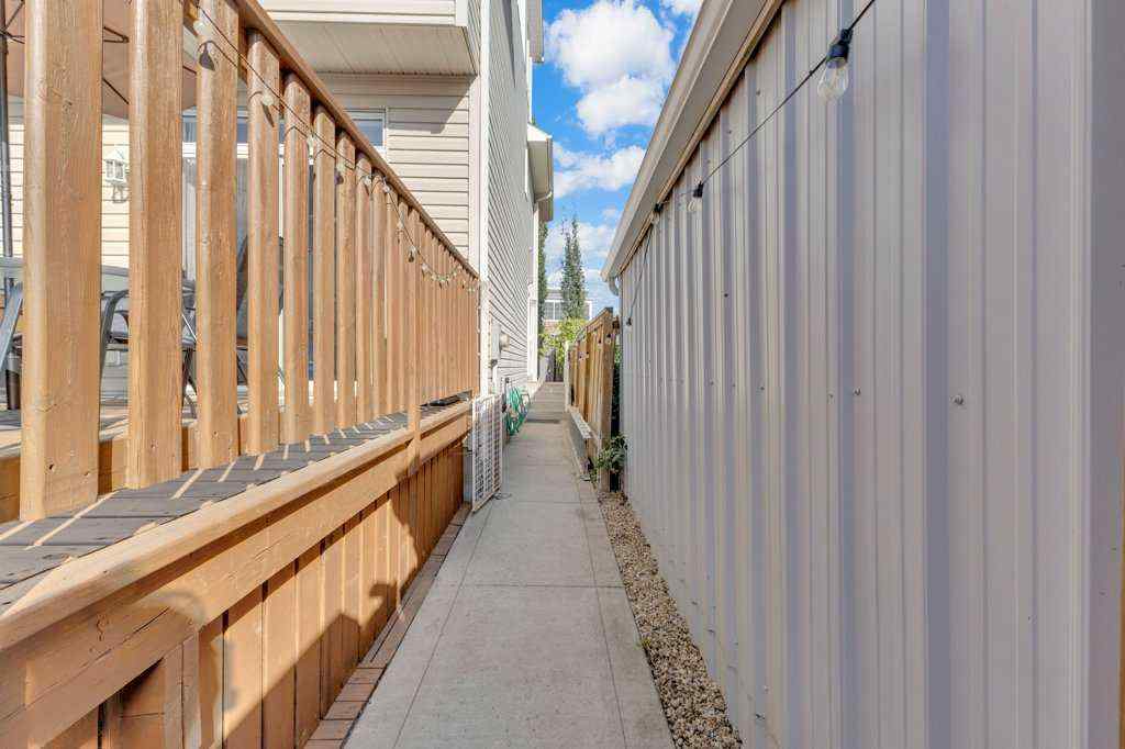 MLS® A2258542 - 5024 47 Street  in Downtown Sylvan Lake, Residential