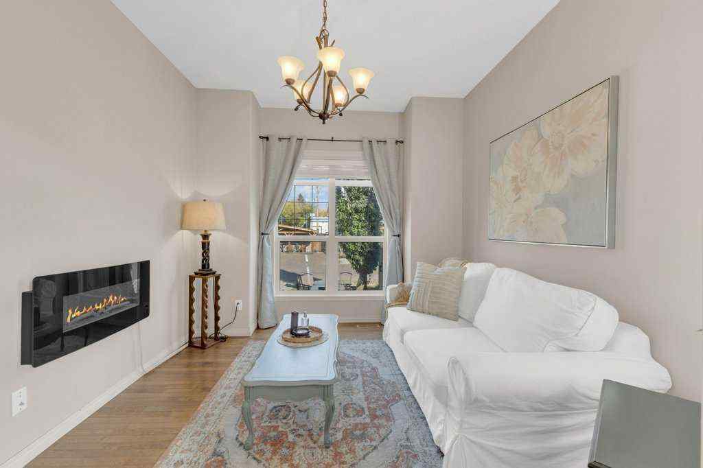 MLS® A2258542 - 5024 47 Street  in Downtown Sylvan Lake, Residential