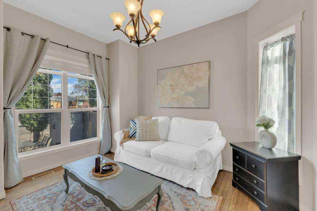 MLS® A2258542 - 5024 47 Street  in Downtown Sylvan Lake, Residential