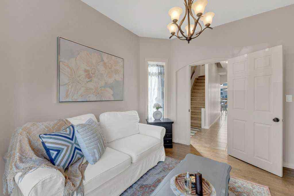 MLS® A2258542 - 5024 47 Street  in Downtown Sylvan Lake, Residential