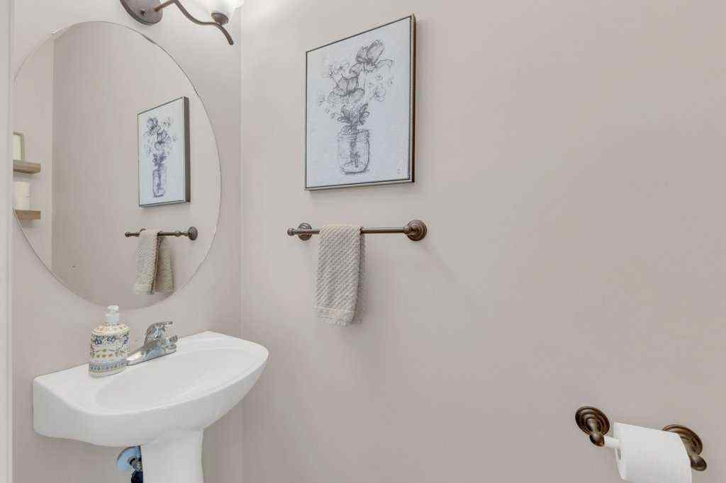 MLS® A2258542 - 5024 47 Street  in Downtown Sylvan Lake, Residential