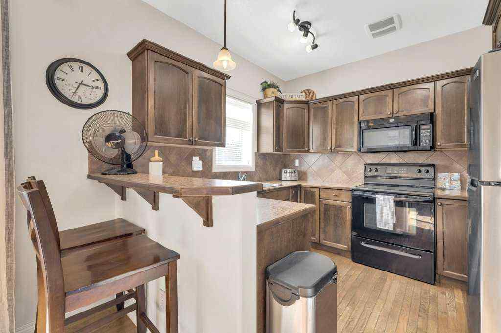 MLS® A2258542 - 5024 47 Street  in Downtown Sylvan Lake, Residential