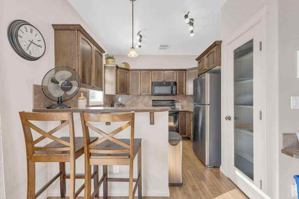 MLS® A2258542 - 5024 47 Street  in Downtown Sylvan Lake, Residential