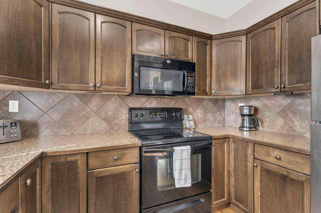 MLS® A2258542 - 5024 47 Street  in Downtown Sylvan Lake, Residential