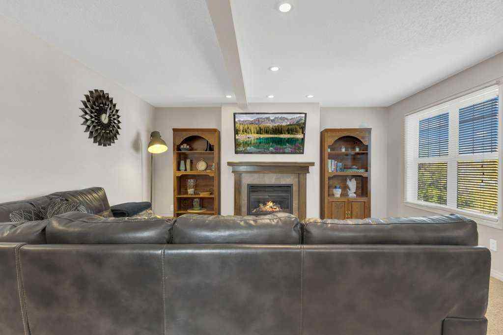 MLS® A2258542 - 5024 47 Street  in Downtown Sylvan Lake, Residential