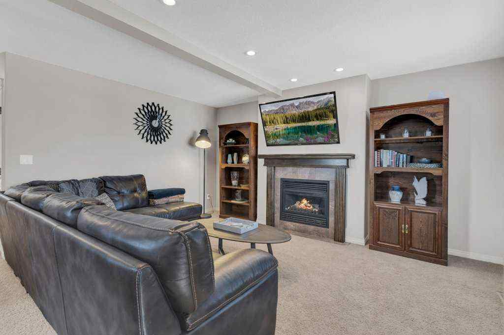 MLS® A2258542 - 5024 47 Street  in Downtown Sylvan Lake, Residential